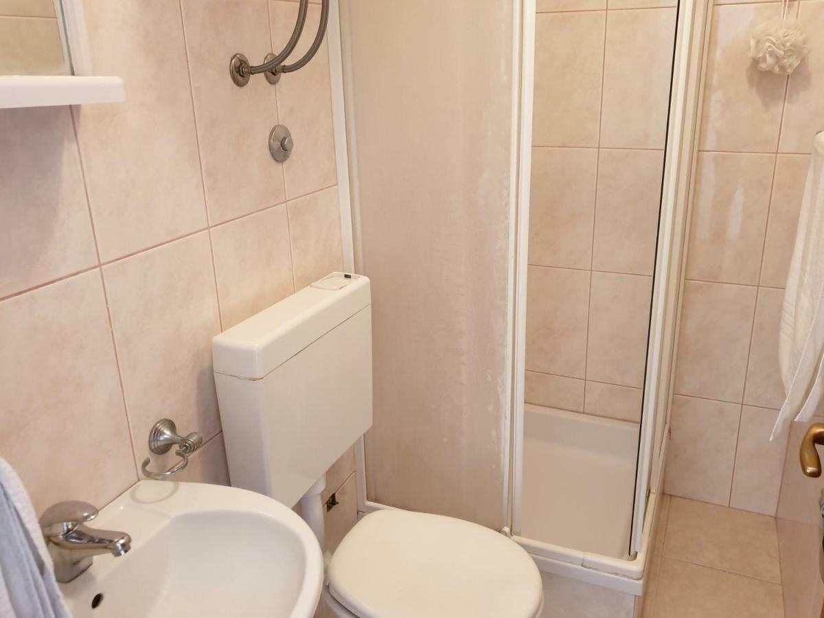 Guest House Miro نوفاليا الغرفة الصورة